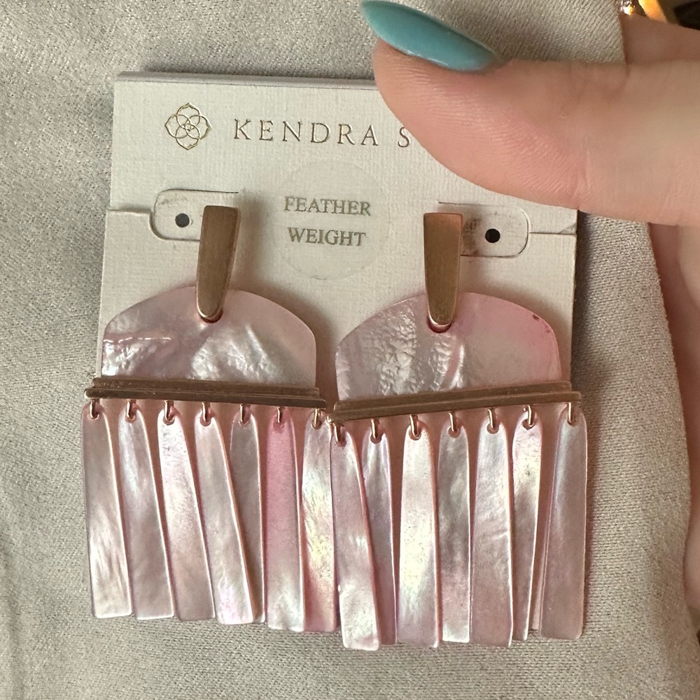 Kendra Scott Layne statement earrings in lilac mother of Pearl and rose gold.